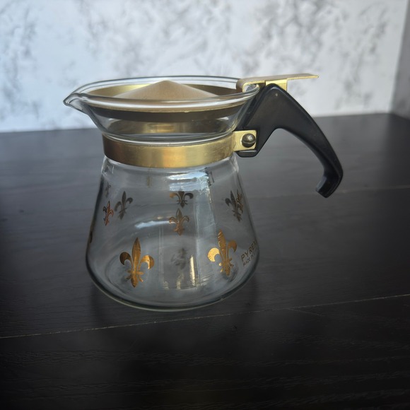 Vintage Pyrex Fleur-de-Lis Coffee Carafe Gold Tone Accents Glass Made in USA - Picture 1 of 5